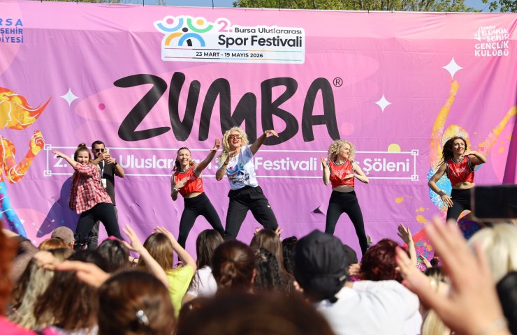BURSA\'DA DÜNYA DANS GÜNÜNÜ ZUMBA YAPARAK KUTLADILAR
