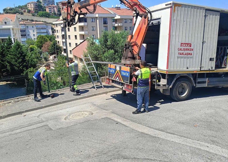 HALİTPAŞA MAHALLESİNDE KÖR NOKTA DÖNÜŞLERİNE AYNALI ÇÖZÜM 