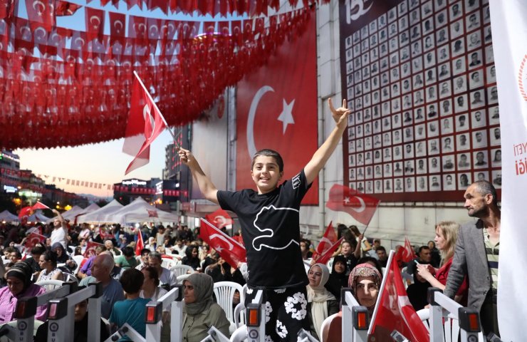 15 TEMMUZ İHANETİ ASLA UNUTULMAYACAK