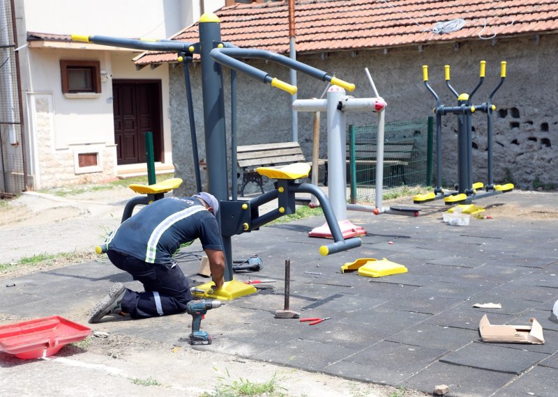 MUDANYA’DA PARKLAR YENİLENİYOR 