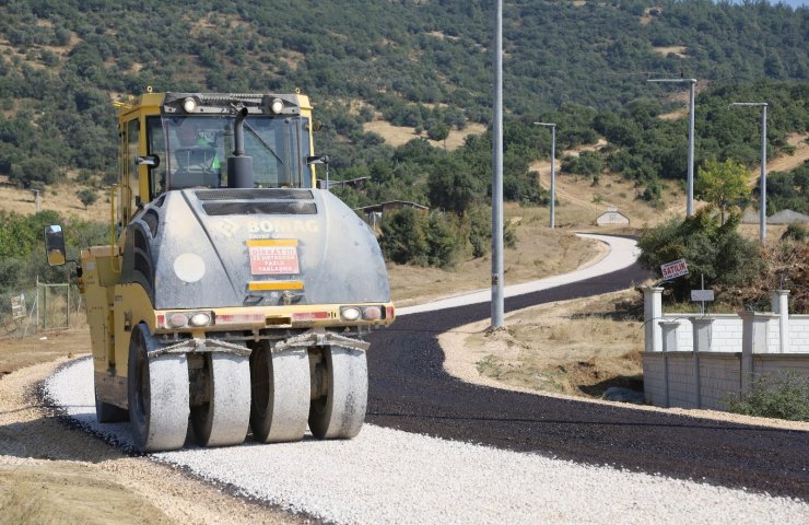 BÜYÜKŞEHİR 5 İLÇEDE YOLLARI YENİLİYOR