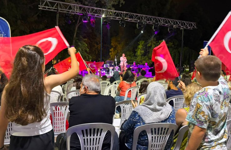 KÜLTÜRPARK\'TA ZAFER TÜRKÜLERİ