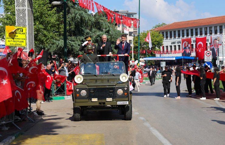BURSA\'DA ZAFER BAYRAMI COŞKUSU