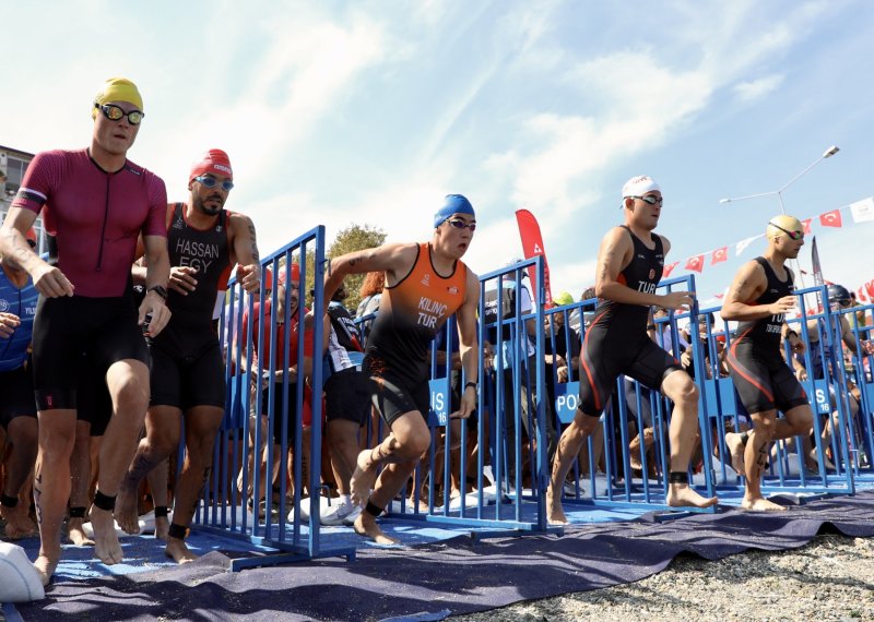 TRİATLON FİNALLERİ MUDANYA’DA REKOR KATILIMLA GERÇEKLEŞTİ 